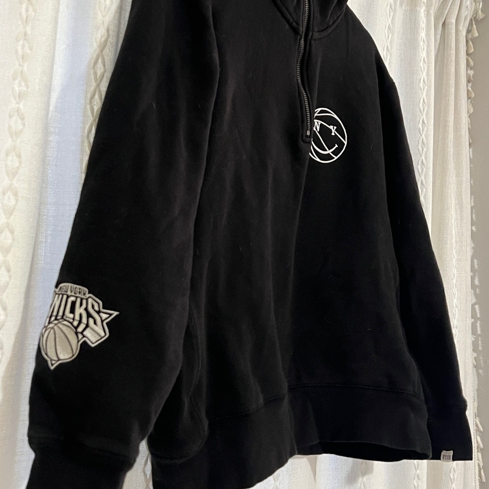 Black Knicks NYON Half-Zip Small Sweatshirt - Picture 3 of 8